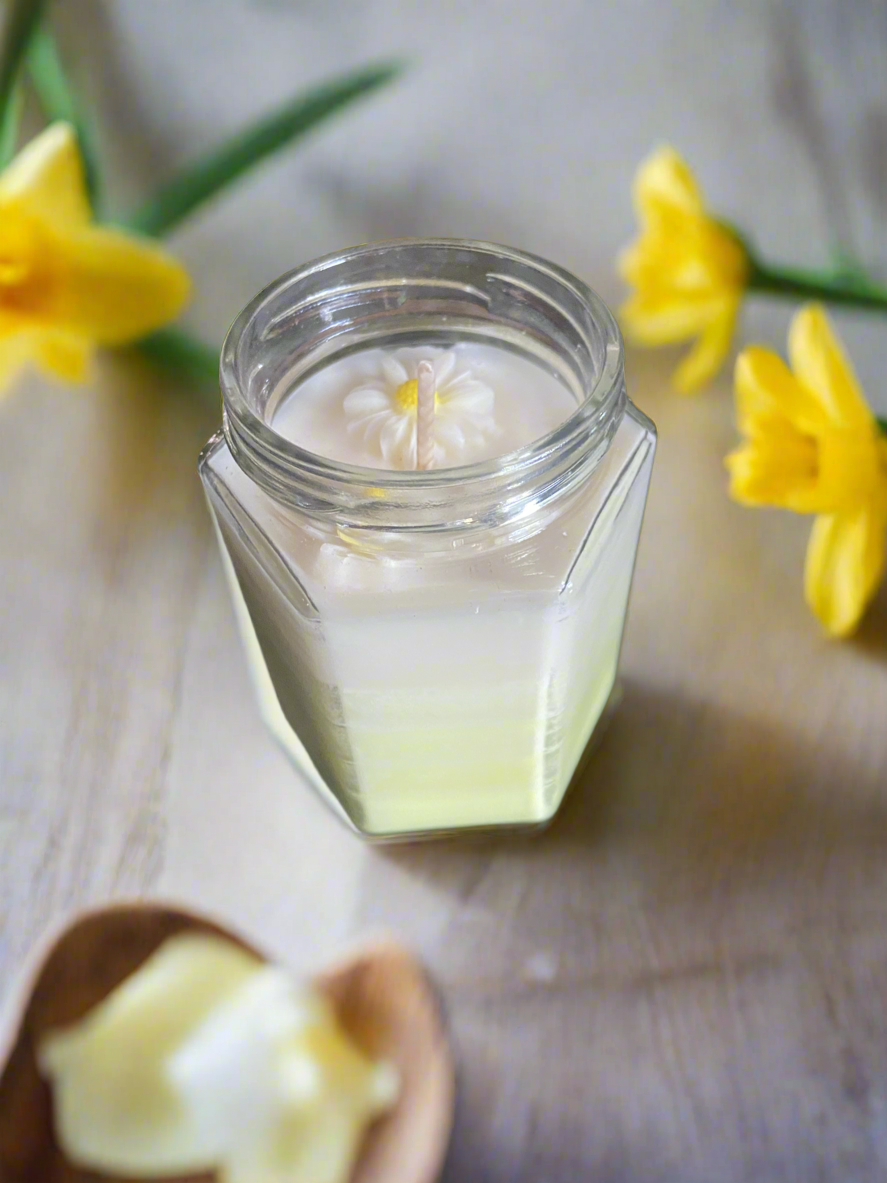 🌼 Personalised Daisy Topped Candle – 20cl