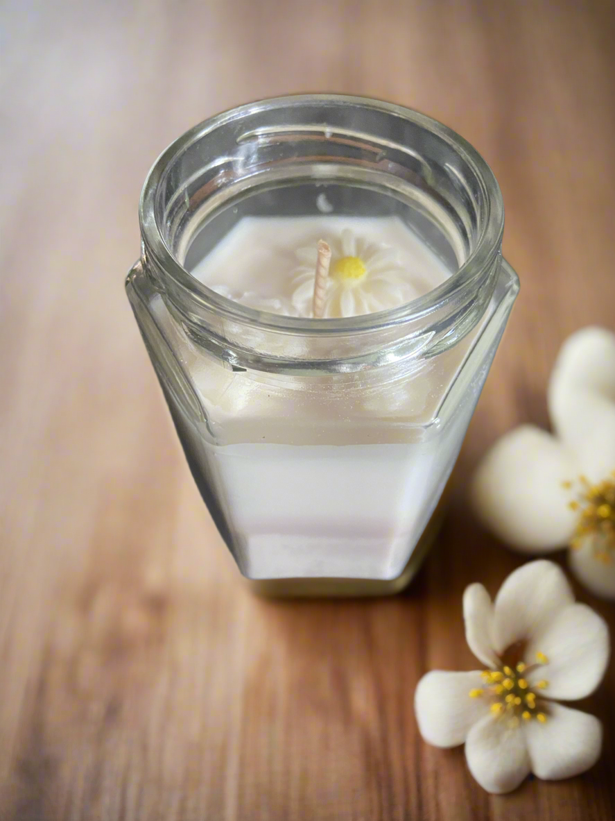 🌼 Personalised Daisy Topped Candle – 20cl