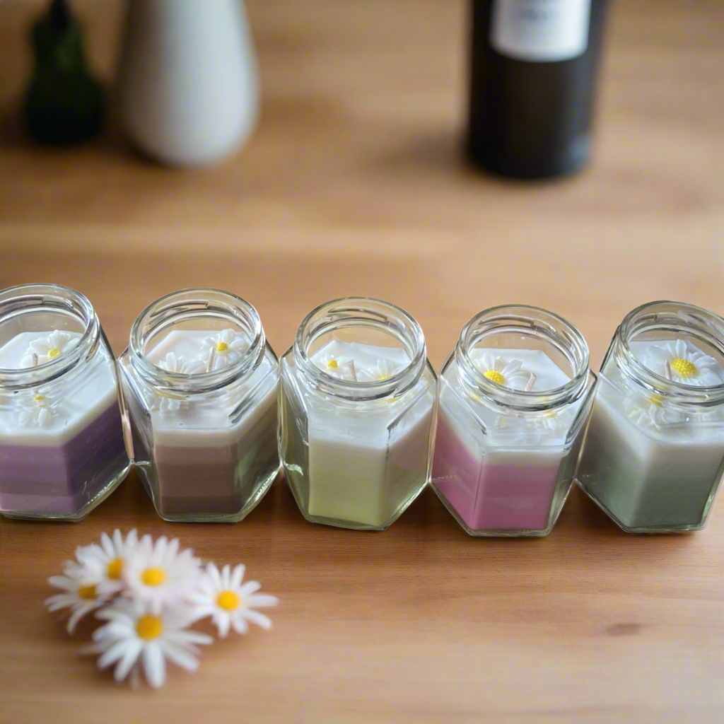 🌼 Personalised Daisy Topped Candle – 20cl