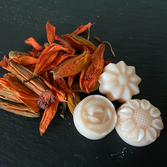 ‘Odouraze' ™ Soy Wax Melts with Odour Eliminating Technology - Amber and Cotton Blossom